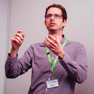 Simon tomes profile pic 1